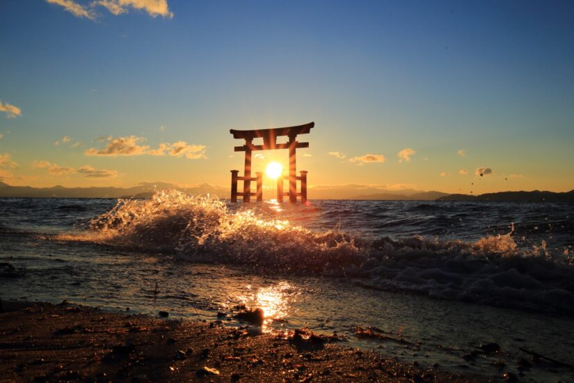 湖中の絶景パワースポット！【白鬚神社】