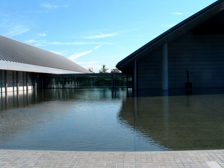 水に浮かぶフォトジェニック美術館【守山市・佐川美術館】