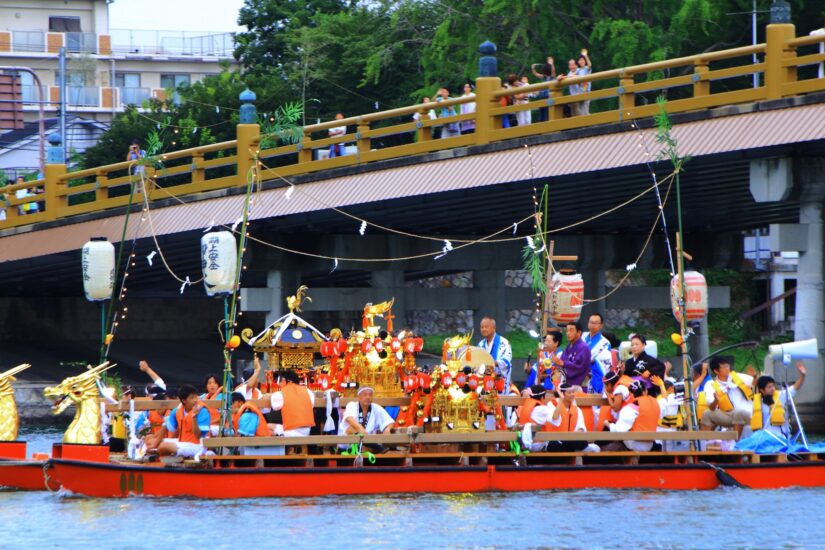 瀬田川を海路に見立てて『船幸祭』【大津市・建部大社】