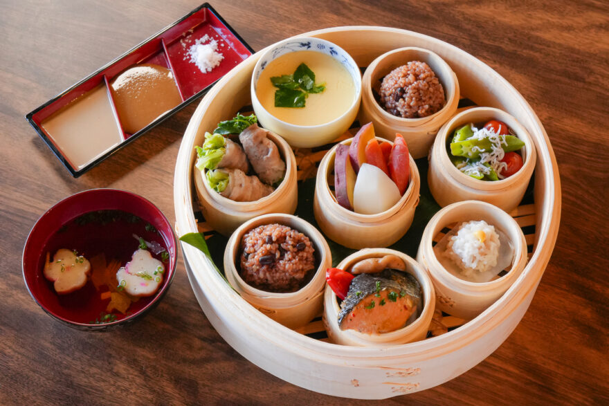 【しがライターReport】長浜産の食材で心も体も健やかに「近江せいろ蒸し料理　青リンゴ木庵」